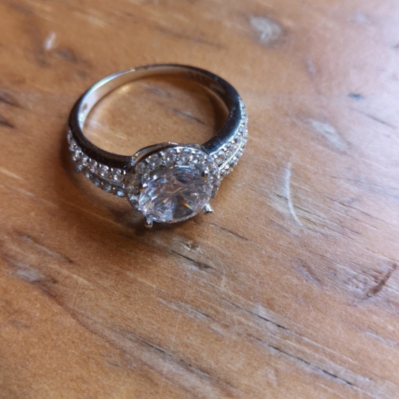 Ring - Picture 1 of 3